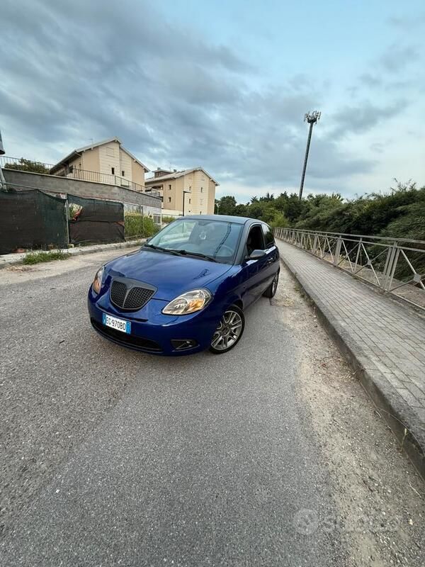 Usata Lancia Ypsilon 95 CV (69 kW) 2011 Blu Utilitaria