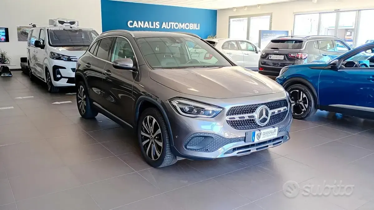 Usata Mercedes GLA200 150 CV (110 kW) 2022 Grigio SUV