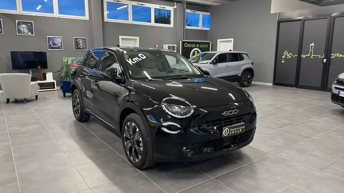 Usata Fiat 600 La Prima 110 CV (80 kW) 2025 Nero SUV