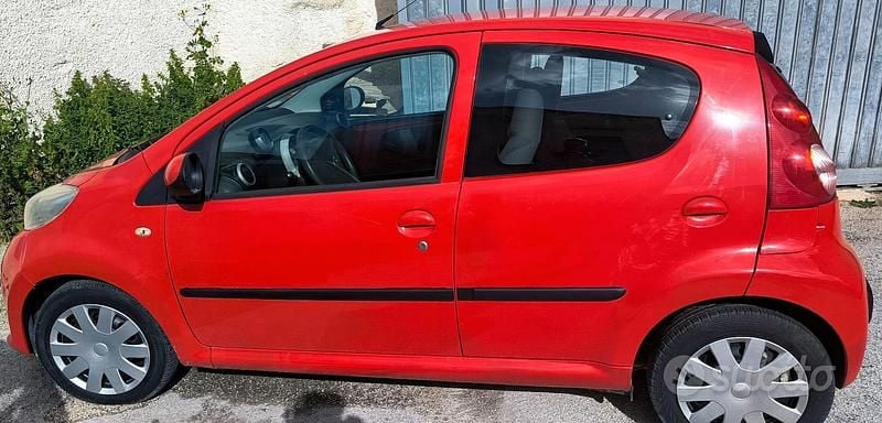 Usata Peugeot 107 2007 Rosso Utilitaria