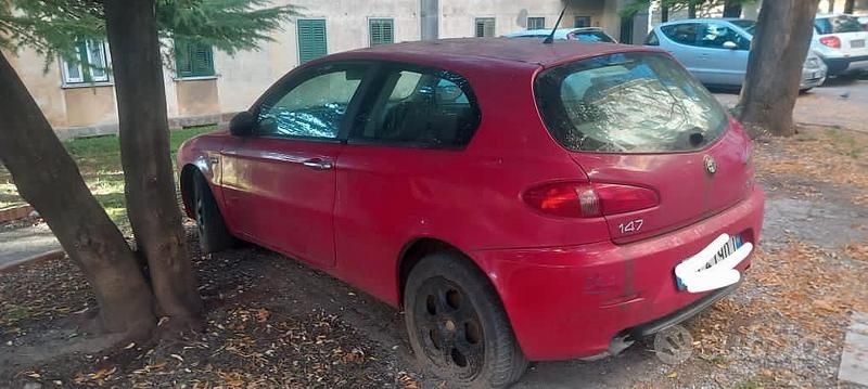 Usata Alfa Romeo 147 120 CV (88 kW) 2009 Rosso Utilitaria