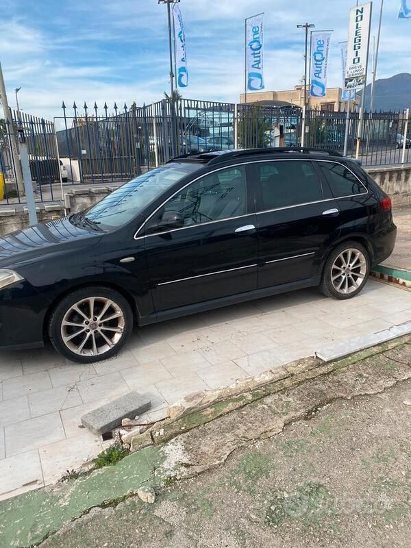 Nero Usata 2010 Fiat Croma Tre volumi | 2000 € (Buon prezzo) - Immagine 1/4