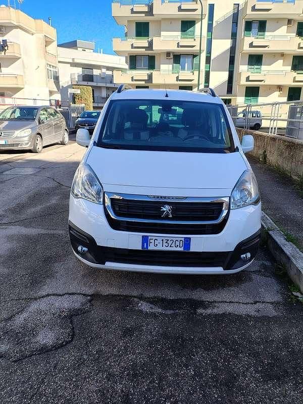 Usata Peugeot TePee Active 99 CV (72 kW) 2016 Station wagon
