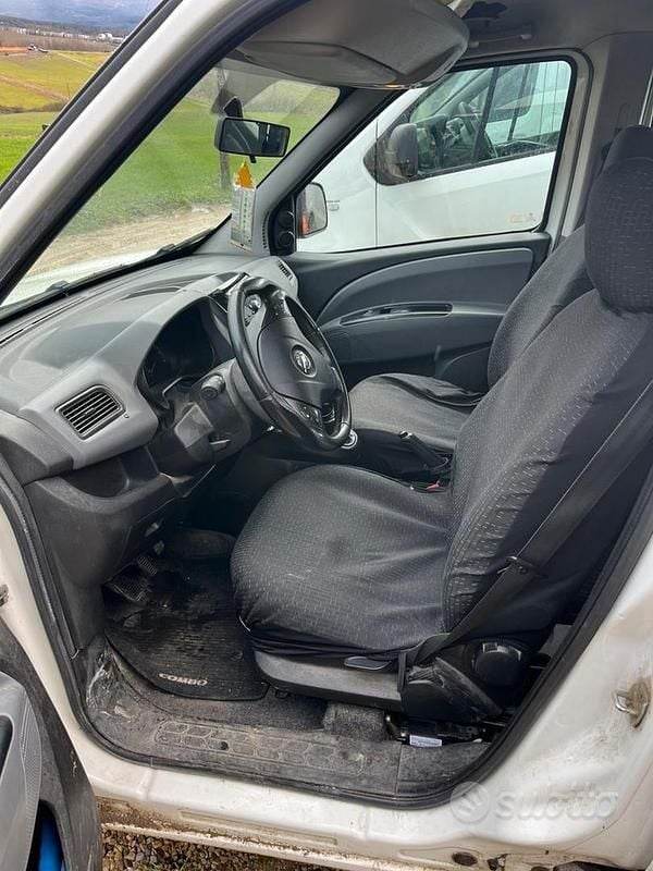Usata Opel Combo 120 CV (88 kW) 2015 Bianco Monovolume