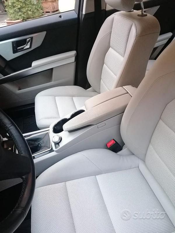 Usata Mercedes GLK200 143 CV (105 kW) 2011 Grigio SUV