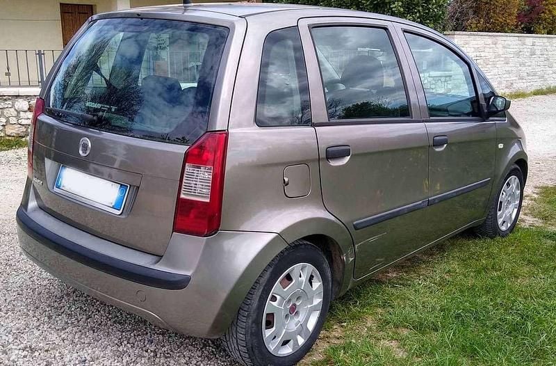 Usata Fiat Idea 77 CV (56 kW) 2009 Grigio Monovolume