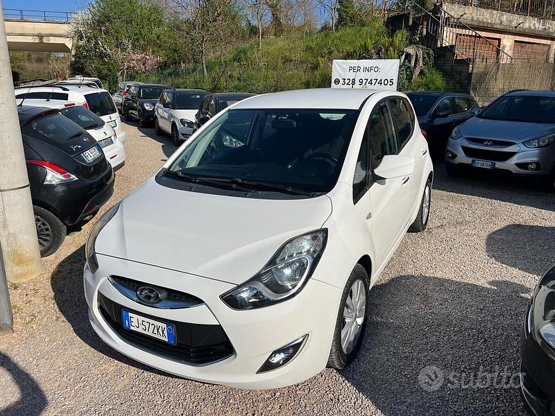 Usata Hyundai i20 Comfort 89 CV (65 kW) 2011 Bianco Utilitaria