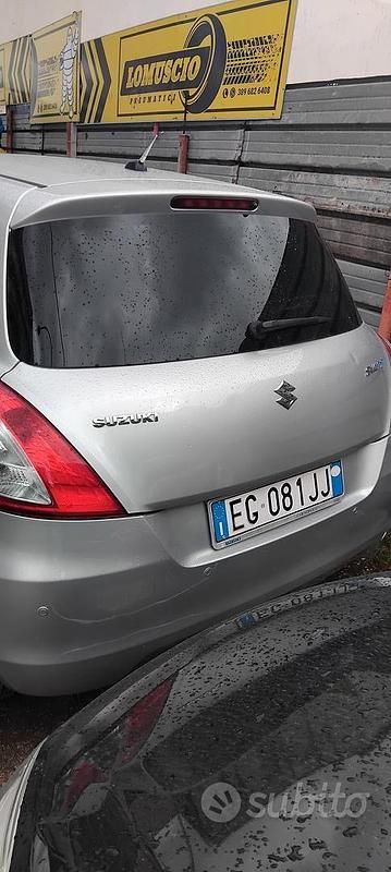 Begagnad Suzuki Swift 75 HK (55 kW) 2011 Grå Halvkombi