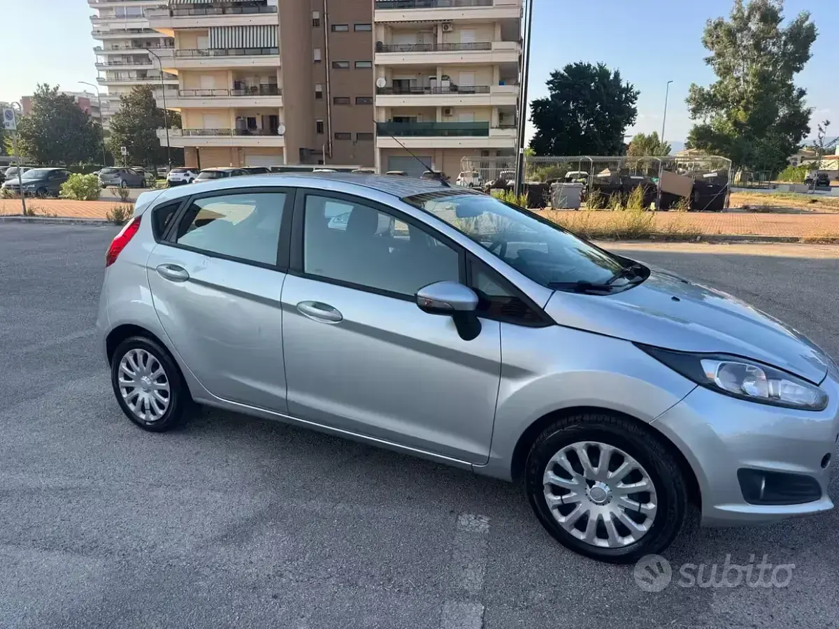 Usata Ford Fiesta Titanium 60 CV (44 kW) 2017 Grigio Utilitaria