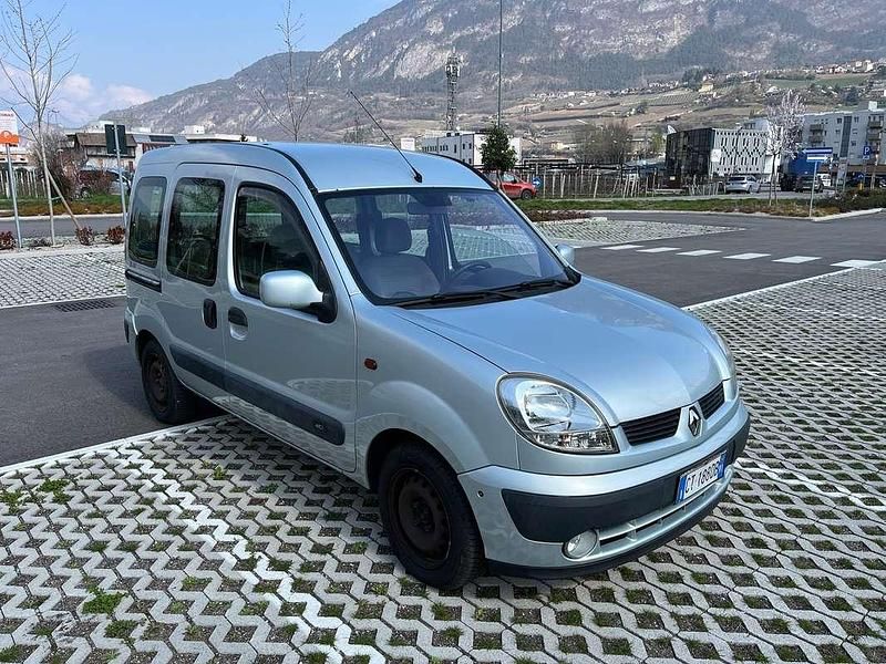 Usata Renault Kangoo Privilege 82 CV (60 kW) 2004 Argento Monovolume