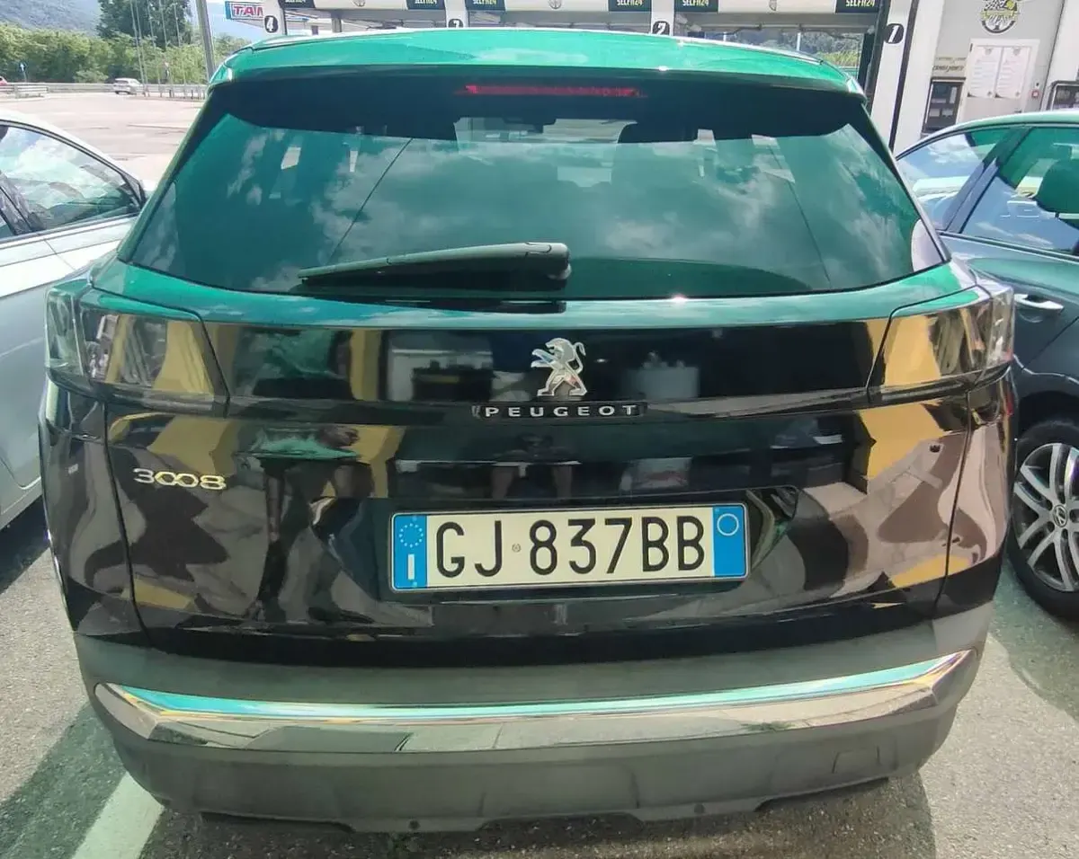 Usata Peugeot 3008 Allure 131 CV (96 kW) 2022 Nero SUV