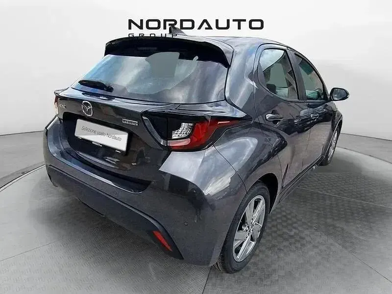 Nuova Mazda 2 116 CV (85 kW) 2026 Lead grey Utilitaria