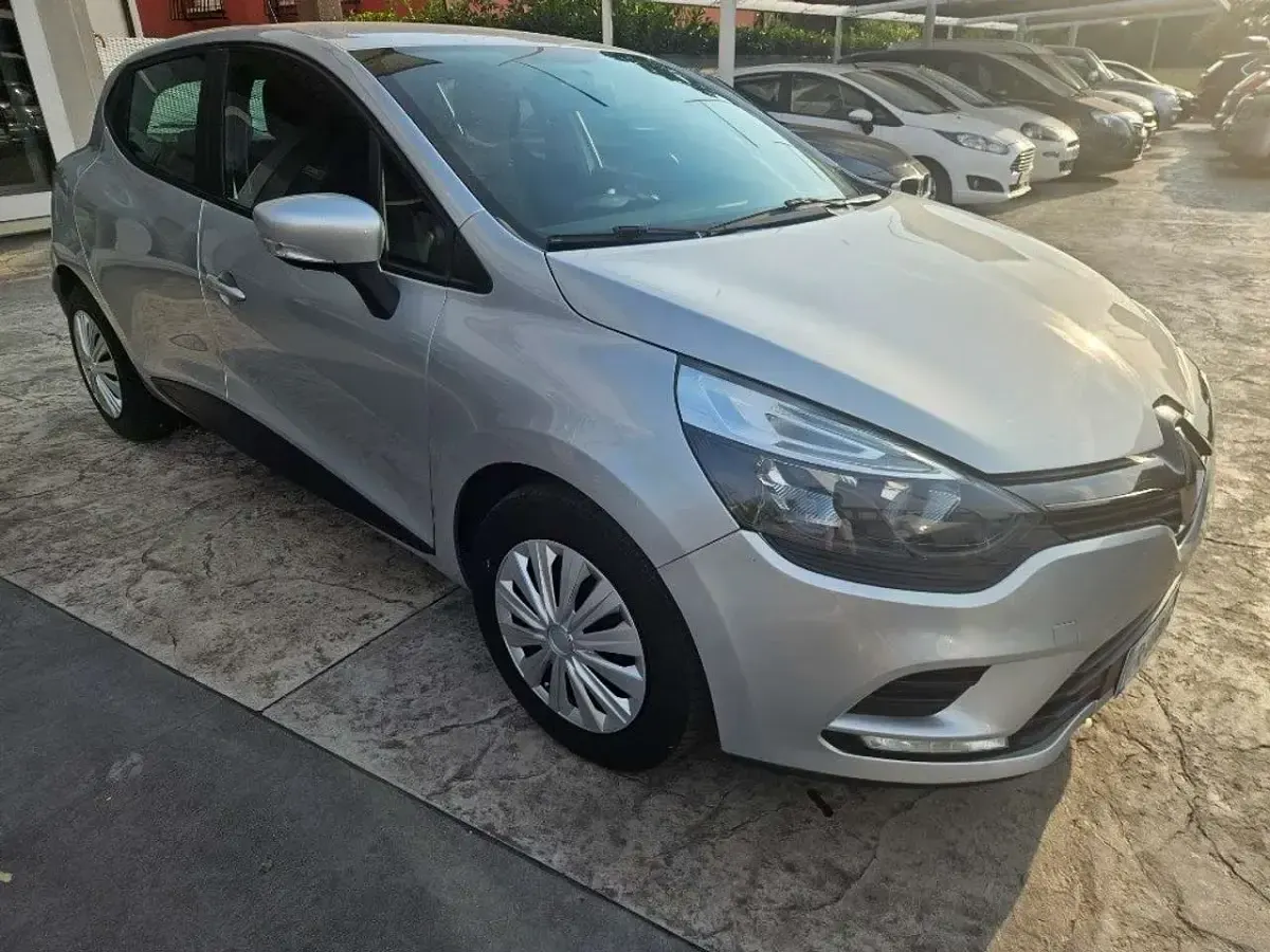 Usata Renault Clio IV Business 73 CV (53 kW) 2018 Grigio Berlina