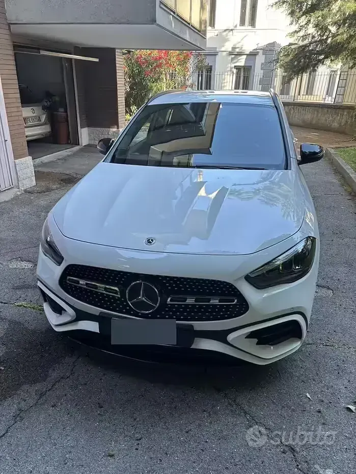 Usata Mercedes GLA200 AMG line 150 CV (110 kW) 2024 Bianco SUV