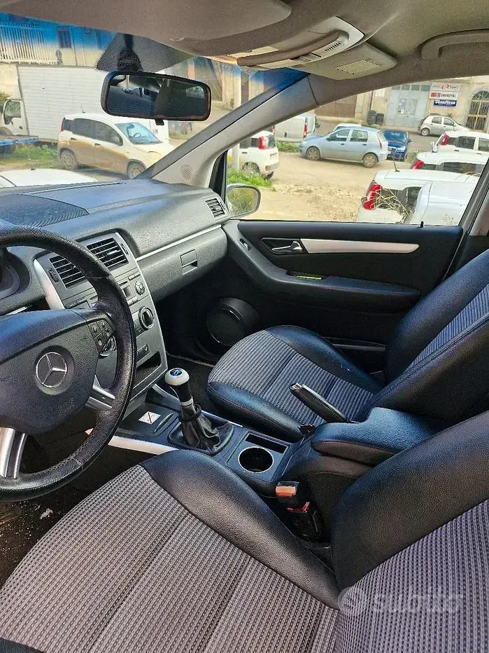 Usata Mercedes B200 140 CV (102 kW) 2008 Grigio Monovolume