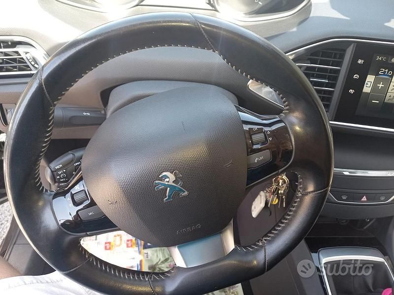 Usata Peugeot 308 SW 90 CV (66 kW) 2016 Nero Station wagon