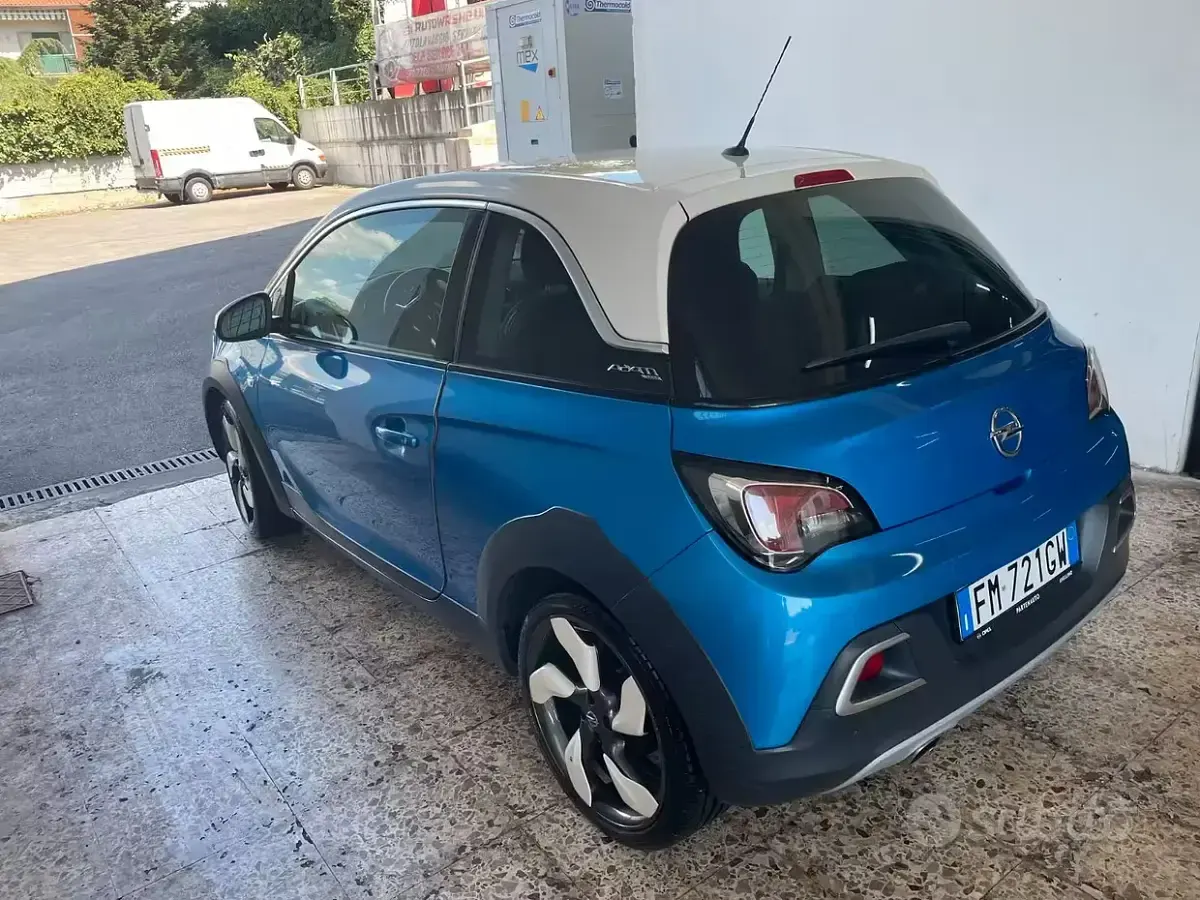 Usata Opel Adam 69 CV (50 kW) 2018 Bluazzurro Utilitaria