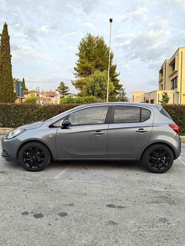 Usata Opel Corsa 90 CV (66 kW) 2017 Grigio Utilitaria