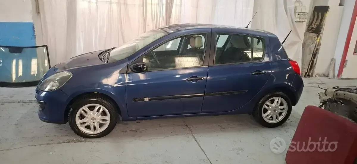 Usata Renault Clio II Dynamique 98 CV (72 kW) 2006 Berlina