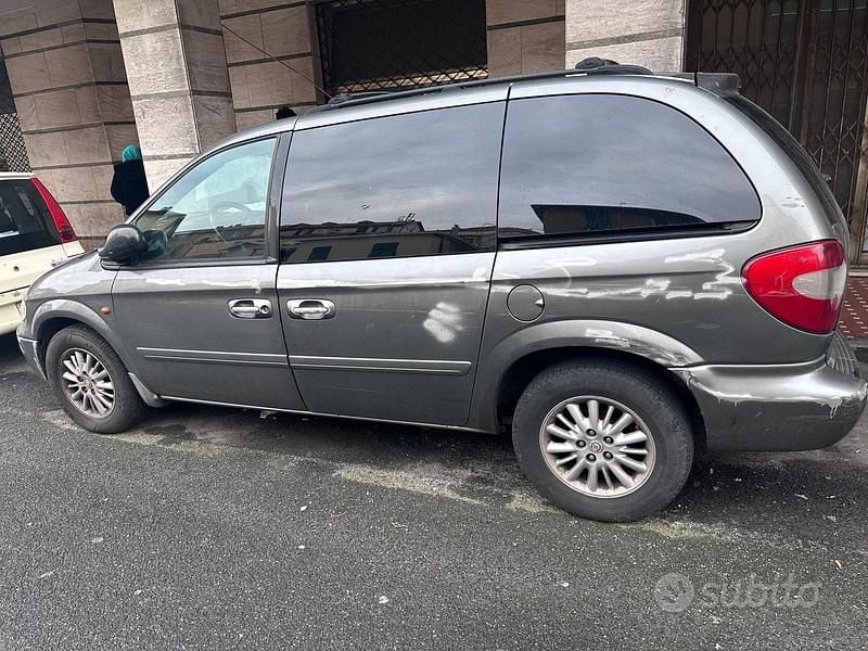 Usata Chrysler Grand Voyager 150 CV (110 kW) 2007 Grigio Monovolume