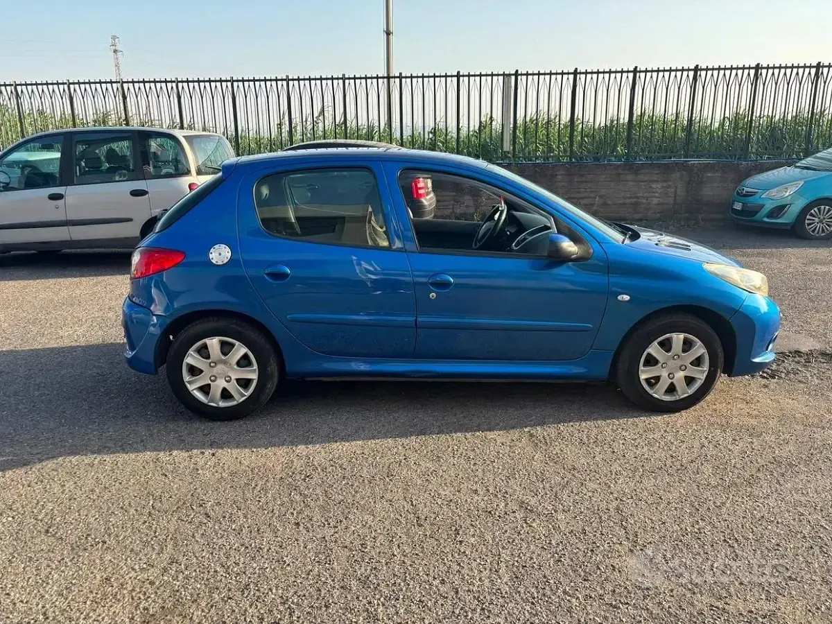 Usata Peugeot 206+ 68 CV (50 kW) 2010 Bluazzurro Utilitaria