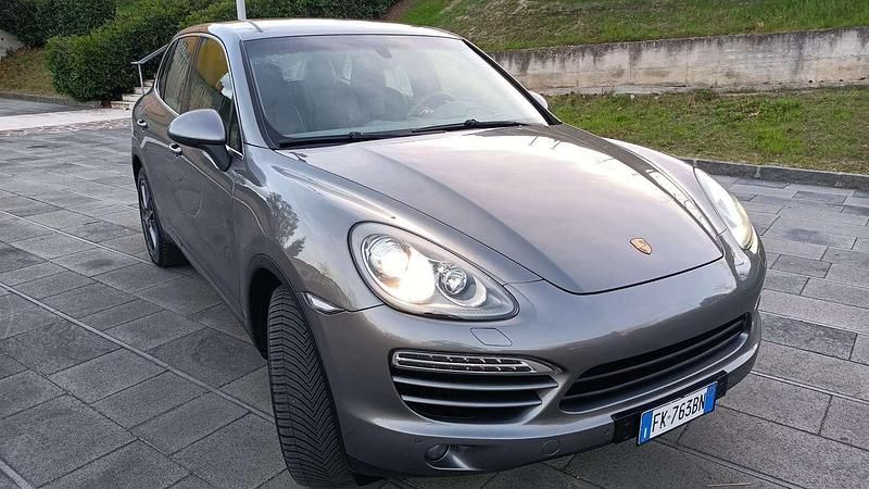 Usata Porsche Cayenne 245 CV (180 kW) 2012 Grigio SUV