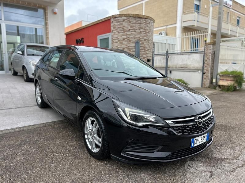 Usata Opel Astra 110 CV (80 kW) 2019 Nero Berlina