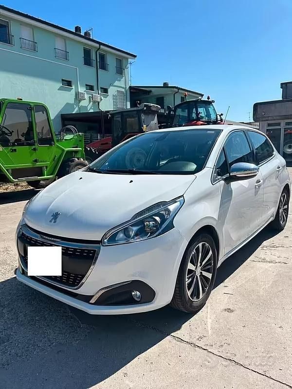 Usata Peugeot 208 Allure 82 CV (60 kW) 2016 Bianco Utilitaria