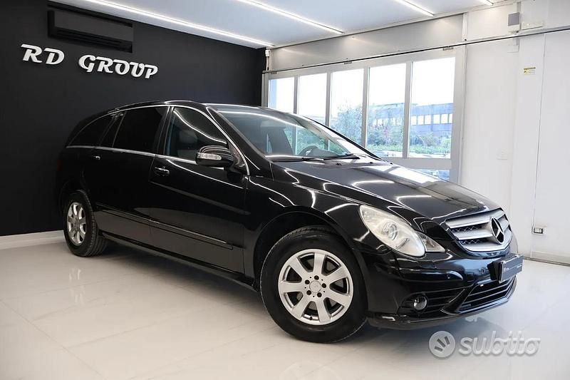 Usata Mercedes R320 Premium 224 CV (164 kW) 2007 Nero Monovolume