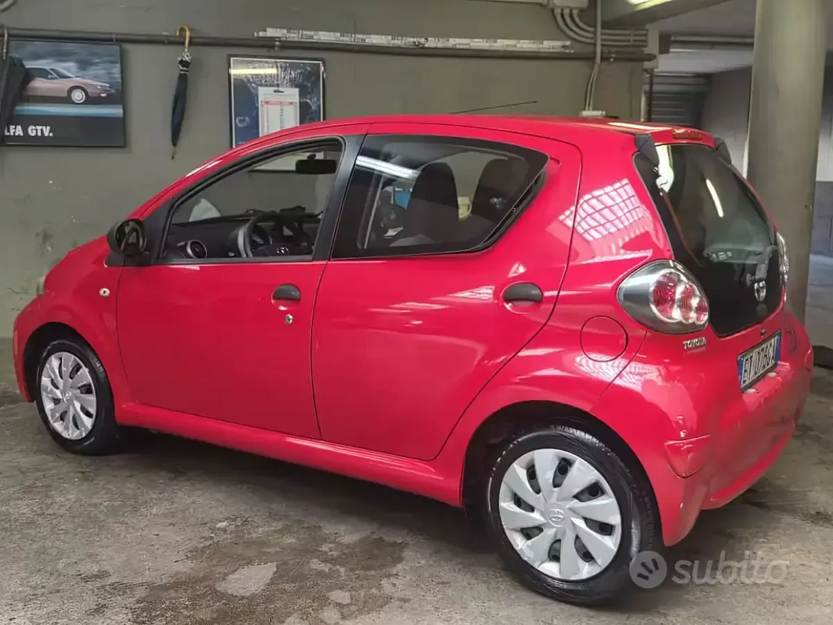 Brugt Toyota Aygo Connect Style 68 HK (50 kW) 2013 Rød Hatchback