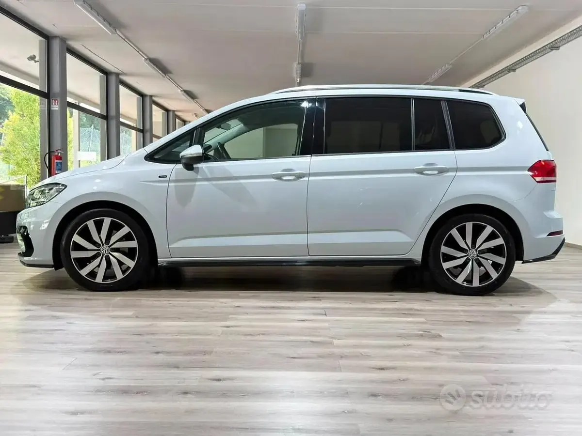 Usata VW Touran R-line 116 CV (85 kW) 2018 Bianco ghiaccio met. Monovolume