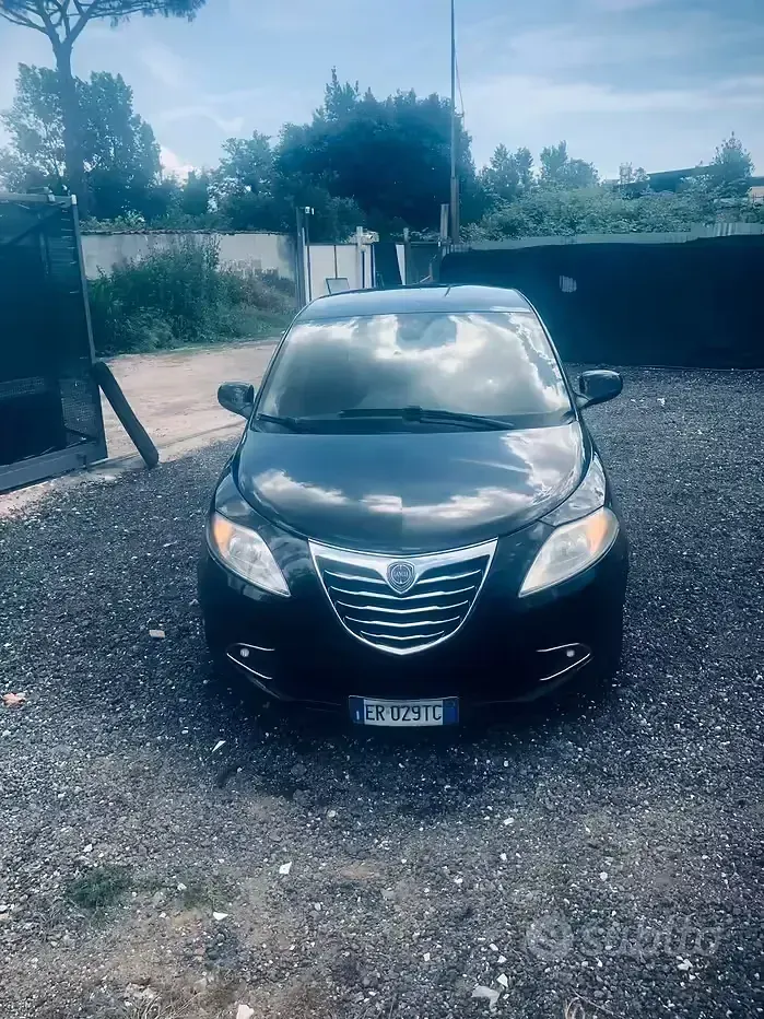 Usata Lancia Ypsilon 95 CV (69 kW) 2013 Nero Utilitaria