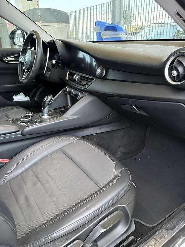 Usata Alfa Romeo Giulia Business 179 CV (131 kW) 2016 Berlina
