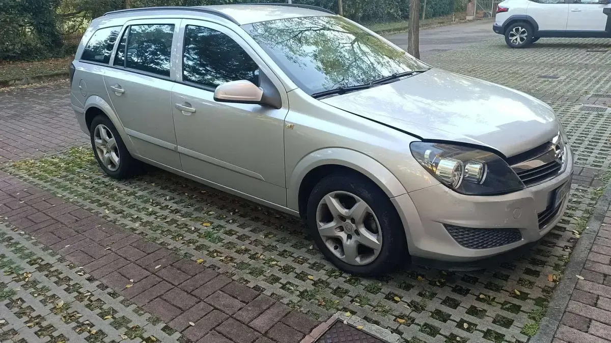 Usata Opel Astra Enjoy 101 CV (74 kW) 2008 Station wagon