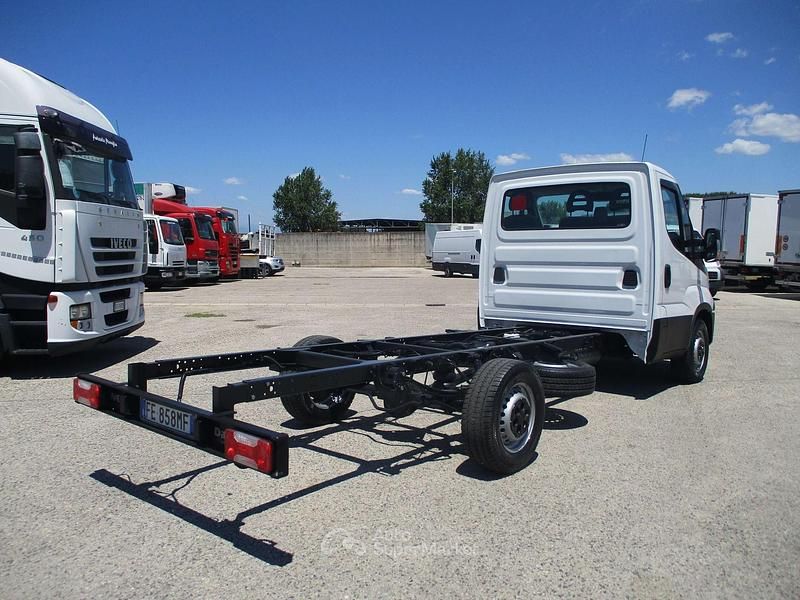 Usata Iveco Daily 145 CV (106 kW) 2016 Bianco