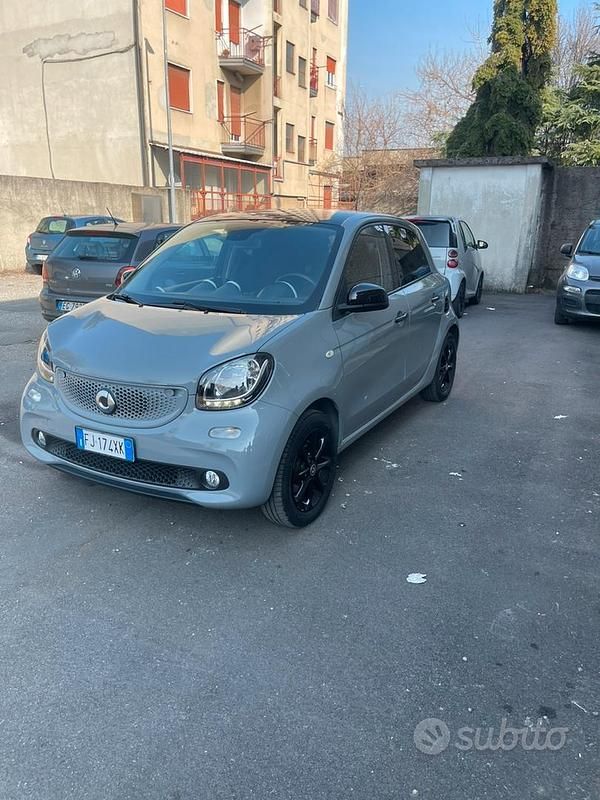 Usata Smart ForFour Passion 71 CV (52 kW) 2017 Grigio Utilitaria