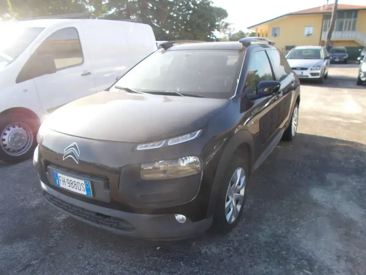 Käytetty Citroën C4 Feel 99 HP (72 kW) 2017 Musta Sedan
