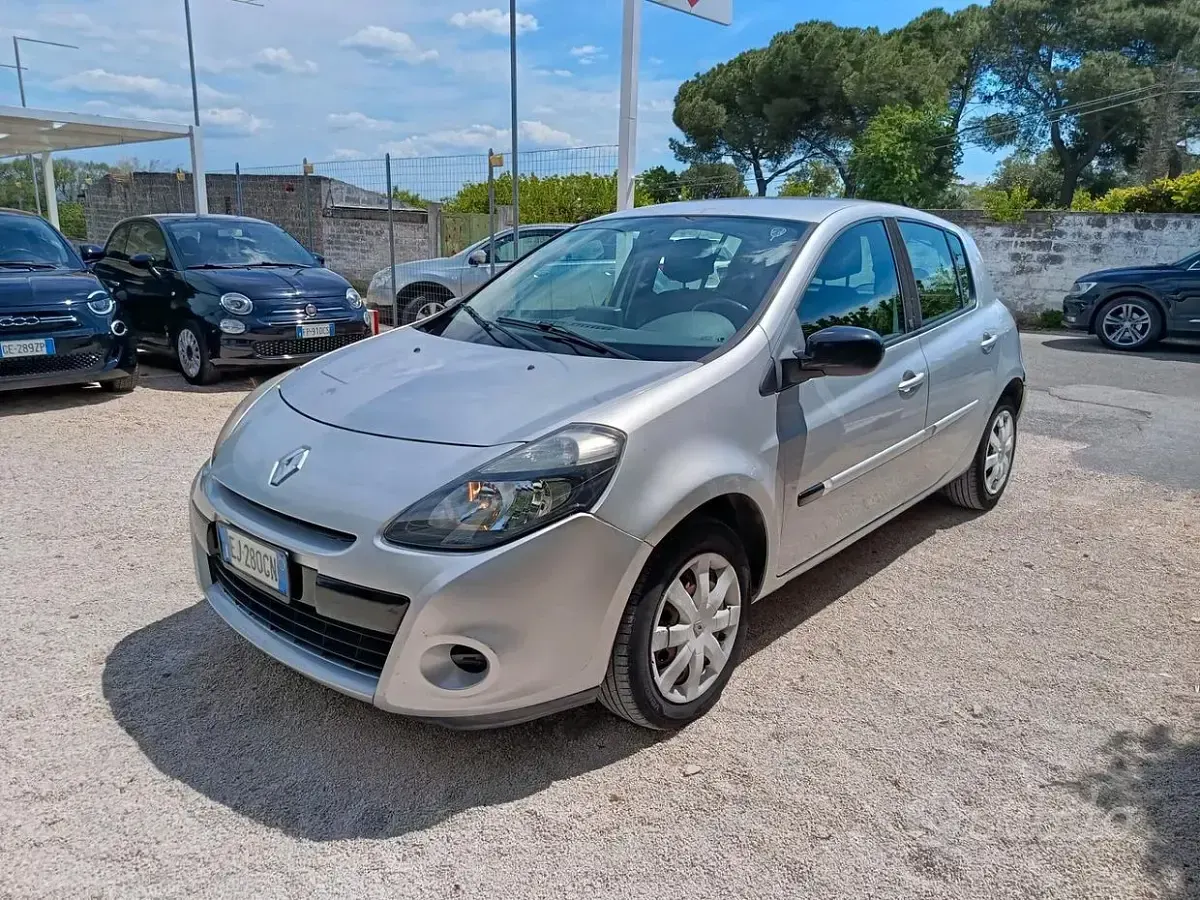 Usata Renault Clio II Dynamique 75 CV (55 kW) 2011 Grigio Berlina