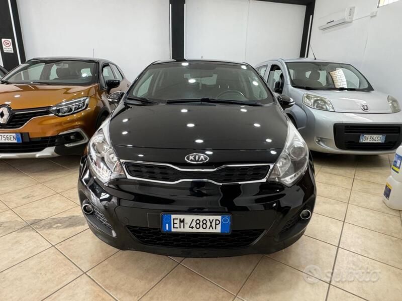 Nero Usata 2012 Kia Rio EX Tre volumi | 6000 € (Buon prezzo) - Immagine 1/4