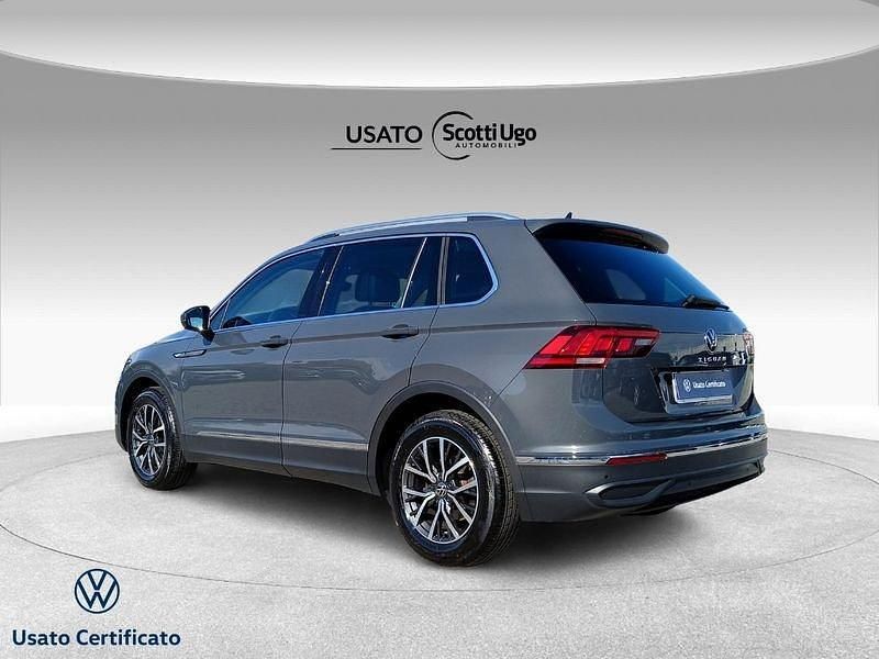 Usata VW Tiguan Life 122 CV (89 kW) 2023 Rosa SUV