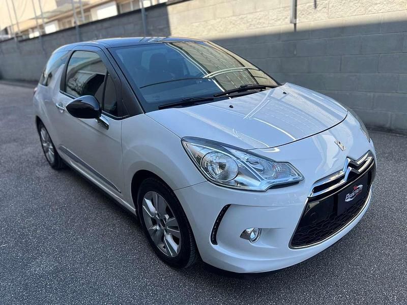 Bianco Usata 2014 Citroën DS3 So Chic Tre volumi | 4500 € (Buon prezzo) - Immagine 1/4