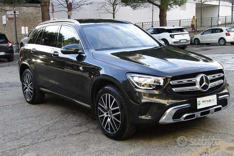 Usata Mercedes GLC300e 194 CV (142 kW) 2021 Grigio Station wagon
