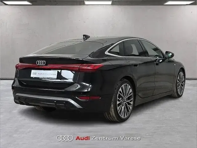 Nuova Audi A6 e-tron S-Line 339 kW (462 CV) 2025 Nero mythos Berlina