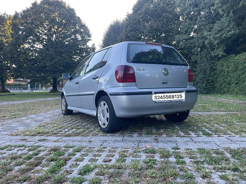 Usata VW Polo Highline 75 CV (55 kW) 2000 Grigio Berlina