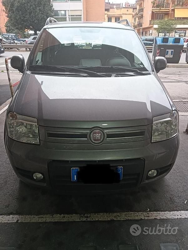 Usata Fiat Panda 4x4 Climbing 69 CV (50 kW) 2012 Grigio Utilitaria
