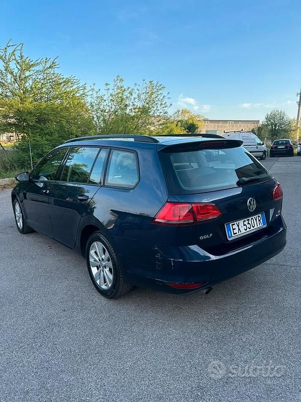 Usata VW Golf VII Highline 105 CV (77 kW) 2014 Blu Station wagon