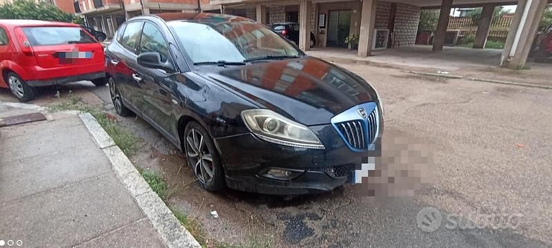 Usata Lancia Delta 120 CV (88 kW) 2011 Utilitaria