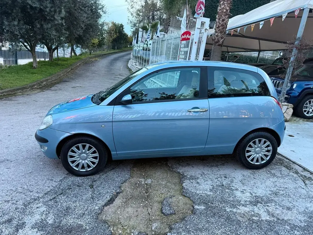 Usata Lancia Ypsilon 69 CV (50 kW) 2005 Bluazzurro Utilitaria