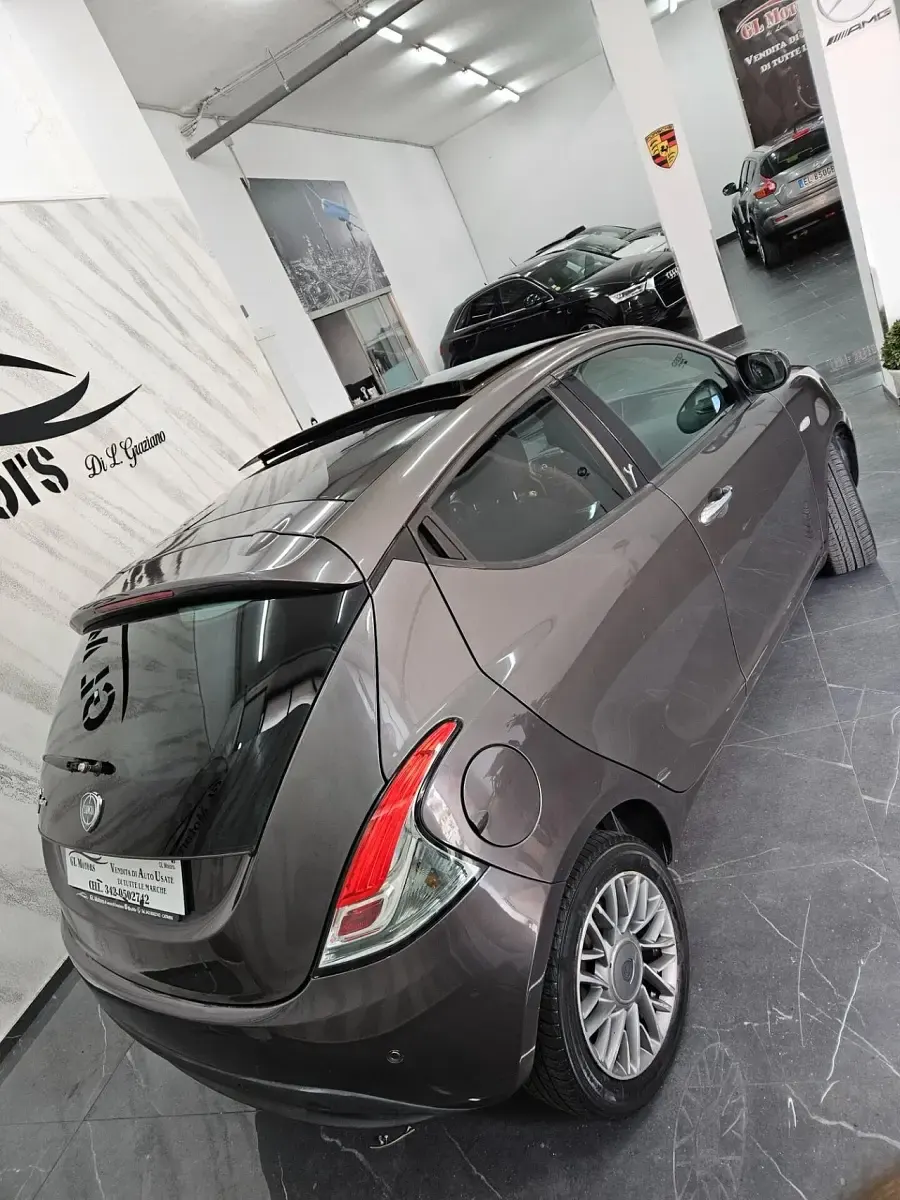 Usata Lancia Ypsilon Gold 95 CV (69 kW) 2012 Grigio Utilitaria