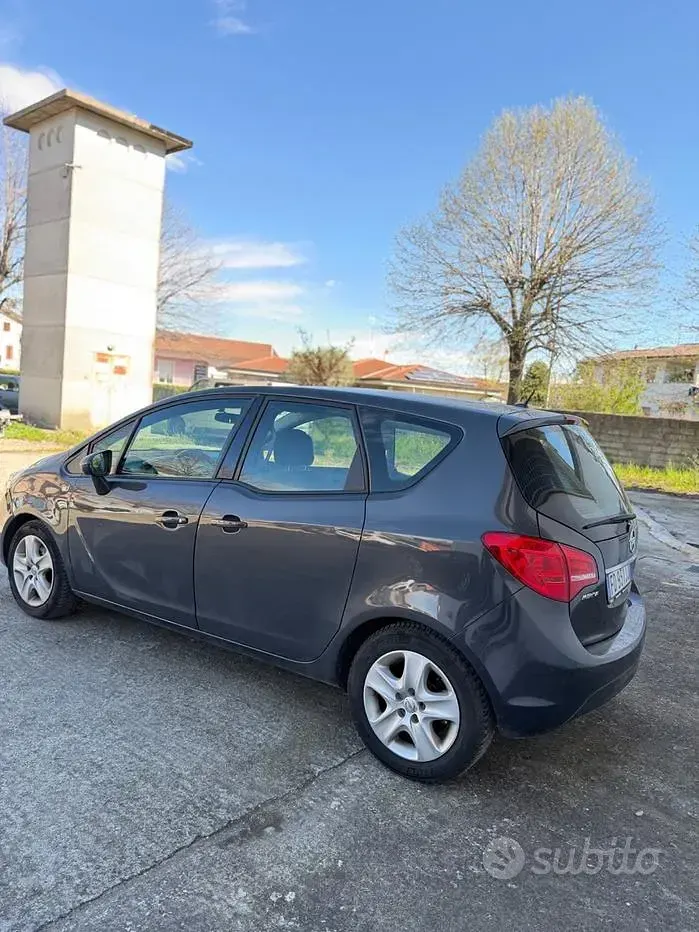 Usata Opel Meriva Cosmo 101 CV (74 kW) 2016 Marrone Monovolume